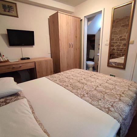 Guesthouse Mirula Сплит Екстериор снимка
